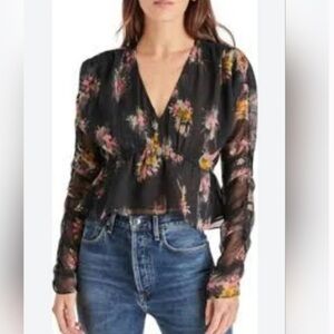 Steve Madden- floral shirred long sleeve crop peplum Top In Black
